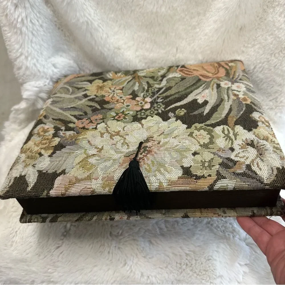 Grandma Style Floral Tapestry Print Tasseled Accent Storage Box Multicolor